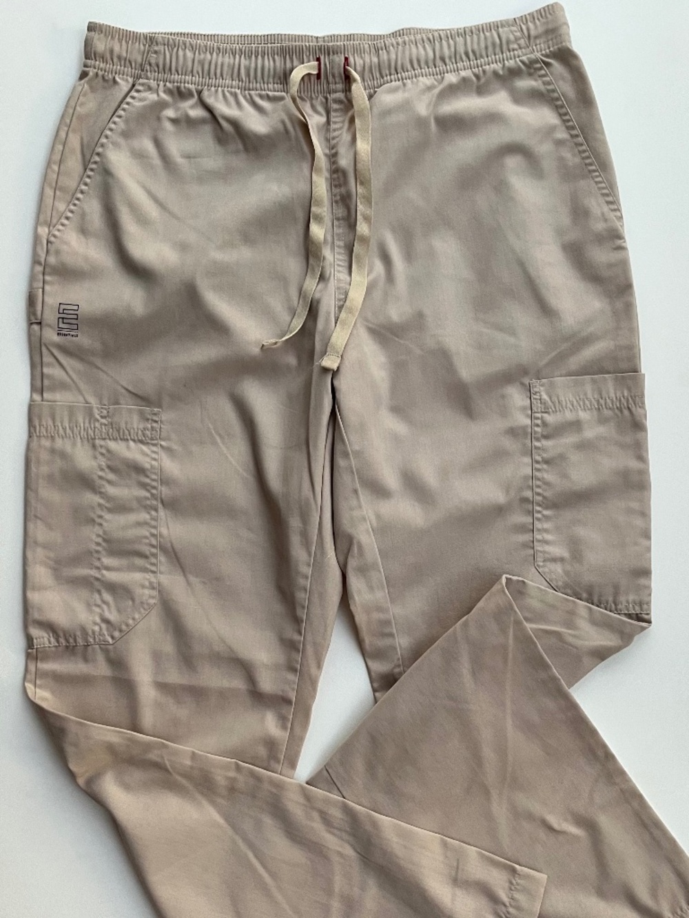 Uniform tan cargo scrub pants with functional pockets size SM